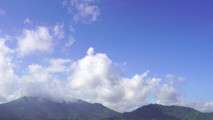 山上云朵天空多云白云飘动雨后天空多云天气