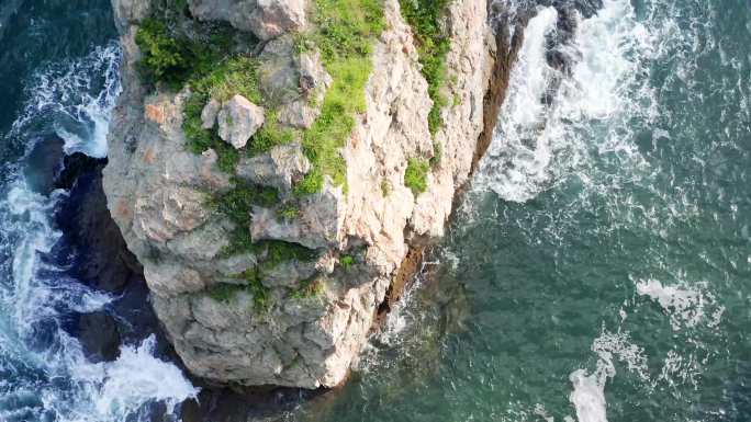 航拍大连大海礁石海岸海浪