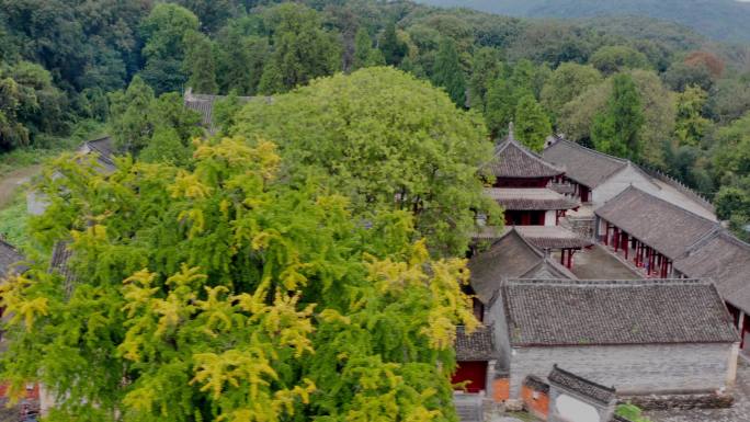 航拍南阳市淅川县香岩寺