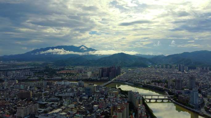 雨后城市清新航拍4k