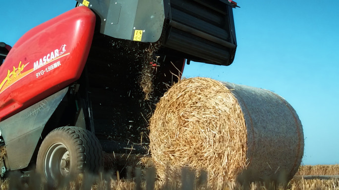 小麦丰收秸秆回收打捆机