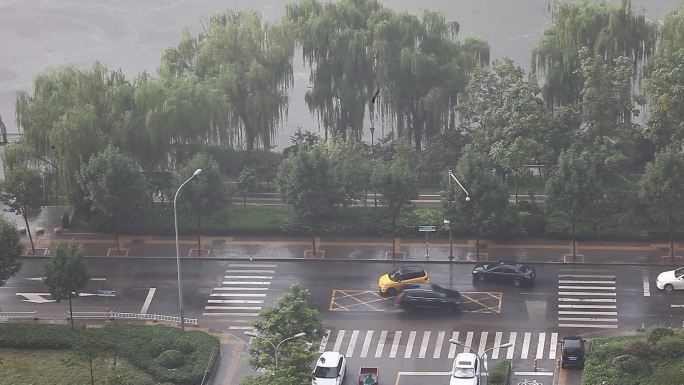 山东济南：城市河流暴风雨