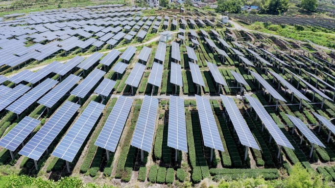 太阳能电池板山地大面积绿色能源高清航拍