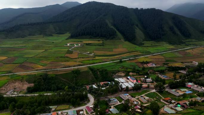 青海村庄药草台村4k航拍