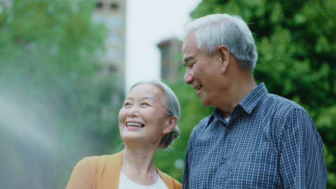 老人幸福生活老年老年人休闲公园养生社区