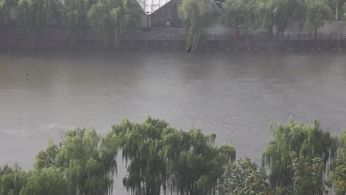 山东济南：城市河流暴风雨