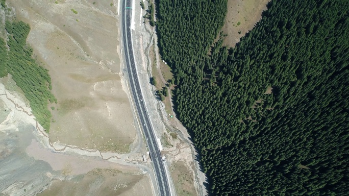 高角度俯拍独库公路旅行风景新疆航拍