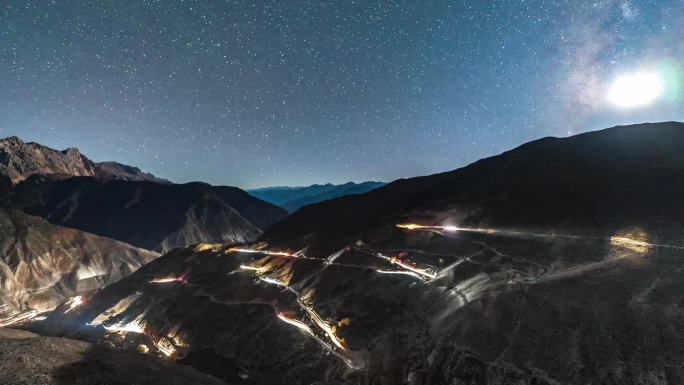 川藏线怒江72星空夜景汽车川流不息