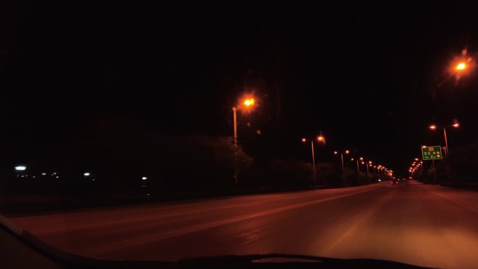 夜晚 开车 视角