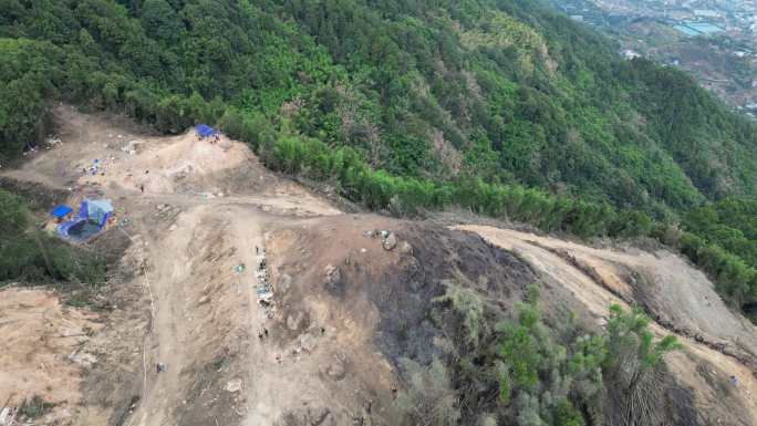 山火扑灭后的重庆北碚缙云山隔离带航拍