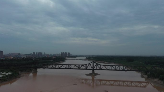 山东济南：秋高气爽，百年黄河铁路大桥景美