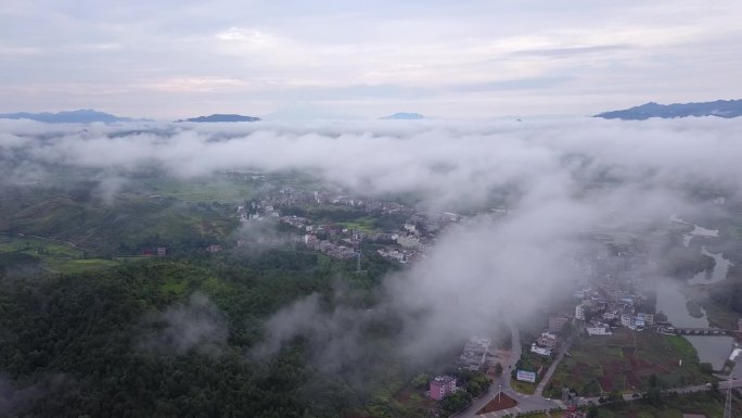 云雾下的南方农村2