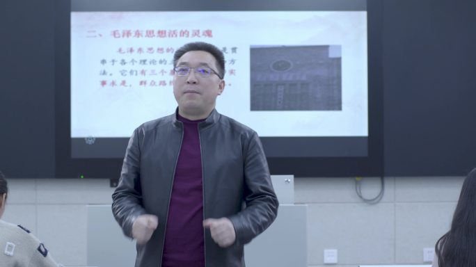 【4K】大学老师上课大学课堂老师讲课