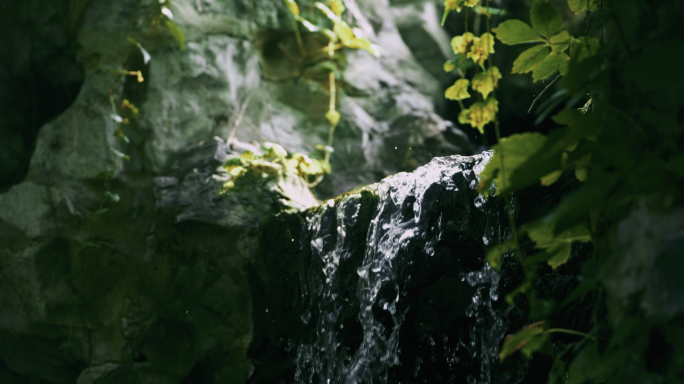 4K瀑布水流水滴苔藓石头山间峡谷小溪