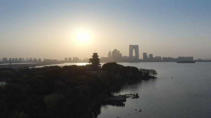 苏州金鸡湖东方之门与桃花岛风景区