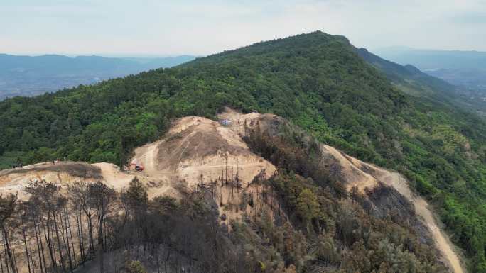 山火扑灭后的重庆北碚缙云山隔离带航拍