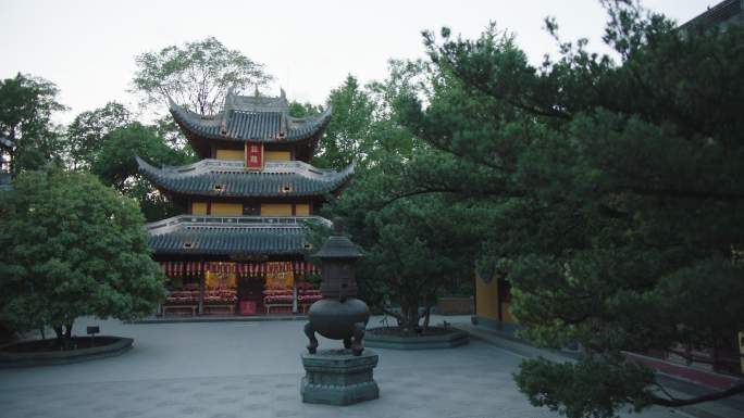 上海千年古寺龙华寺鼓楼外景