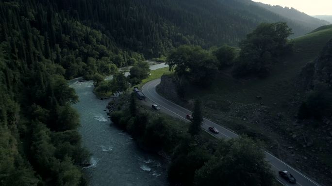 新疆自驾游独库公路航拍山谷小溪边的公路