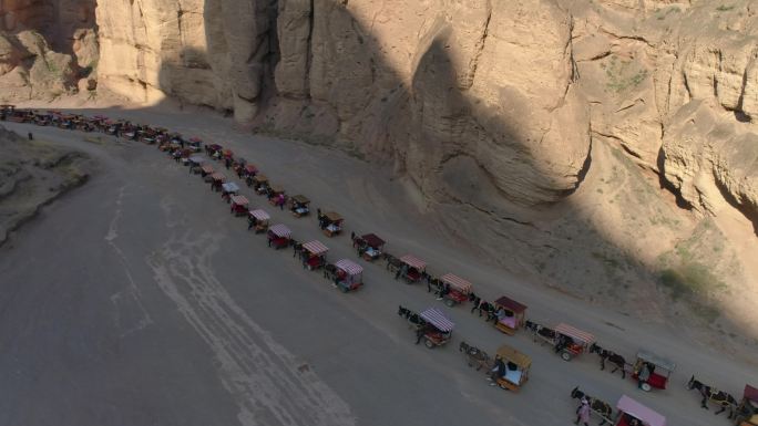航拍景泰黄河石林里的驴车队