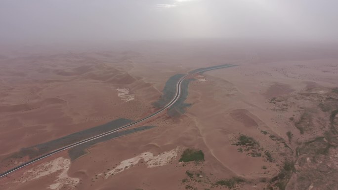 沙漠公路沙尘暴