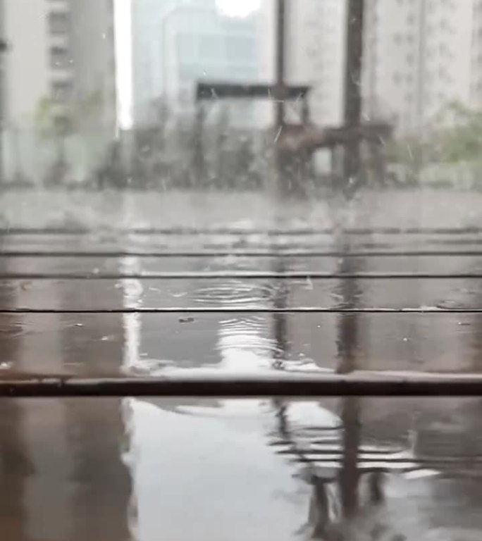 雨中露台