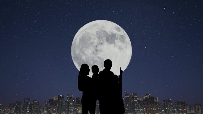 中秋节一家人团聚赏月欣赏城市夜景超级月亮