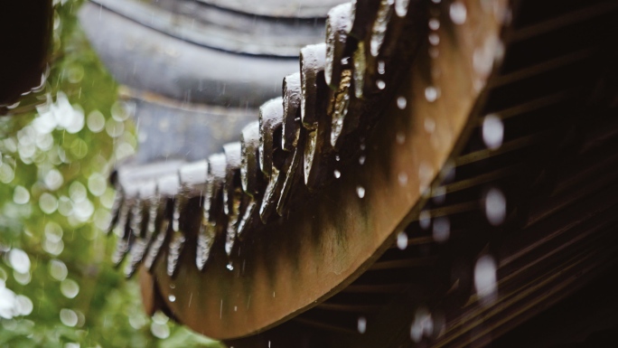 江南园林雨打古建筑屋檐4k高质量升格素材