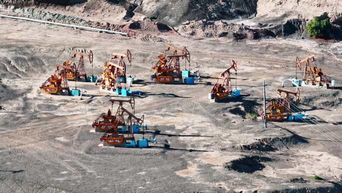 新疆克拉玛依油田石油开采航拍4K