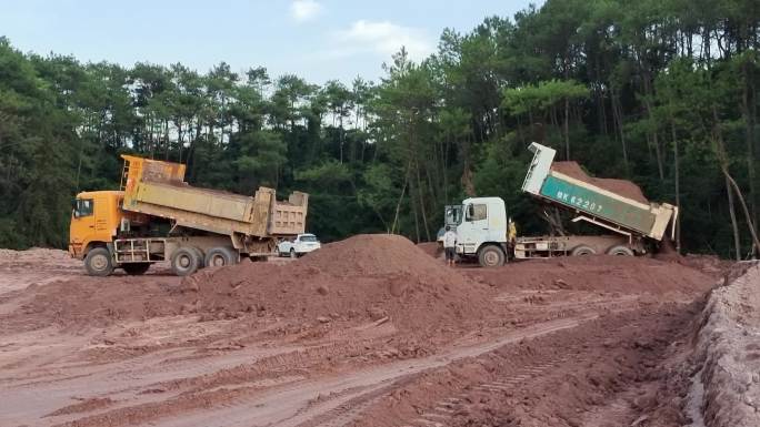 基建工程自卸车卸土泥方作业搬运勾机作业
