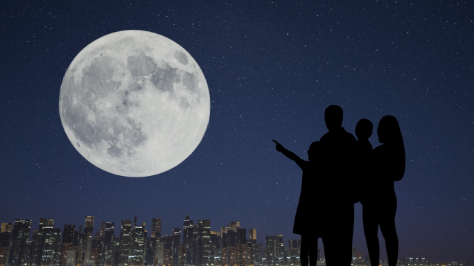 中秋节一家人团聚赏月欣赏城市夜景