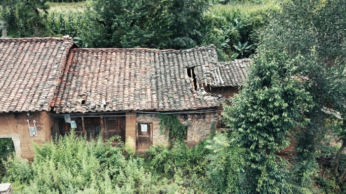 农村土木结构破旧老房子