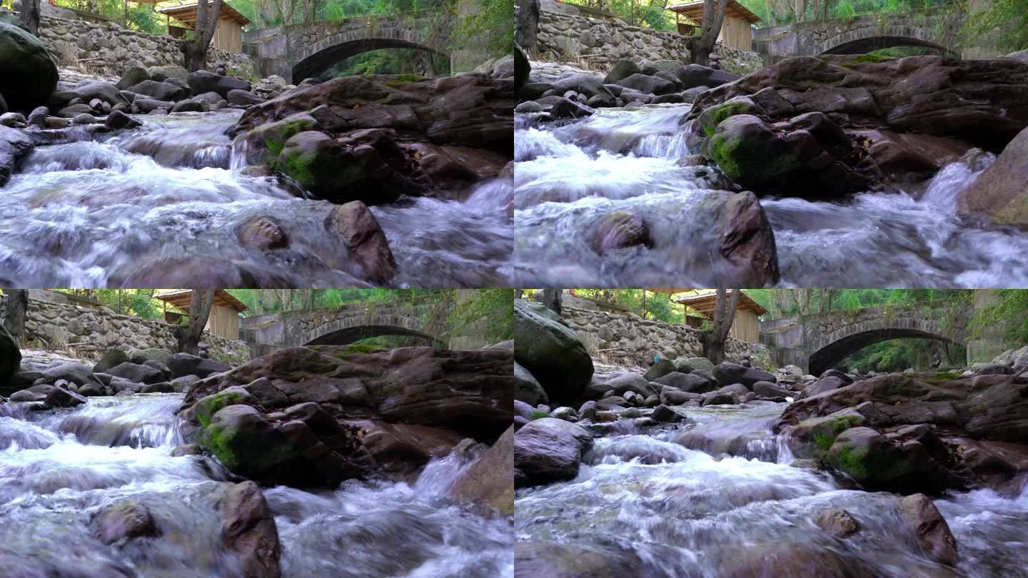 山涧溪流视频