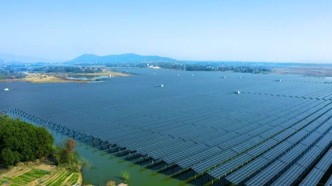 4K航拍光伏发电清洁能源太阳能矩阵发电站