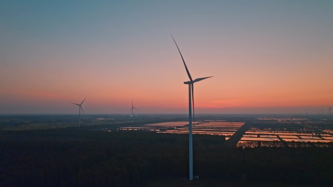 绿色清洁能源风能风车黄昏