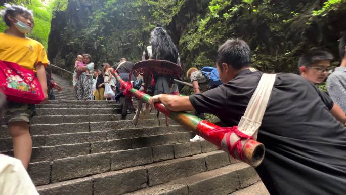 抬滑杆的汉子们