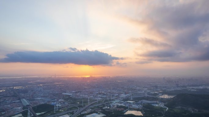 城市上空 晚霞