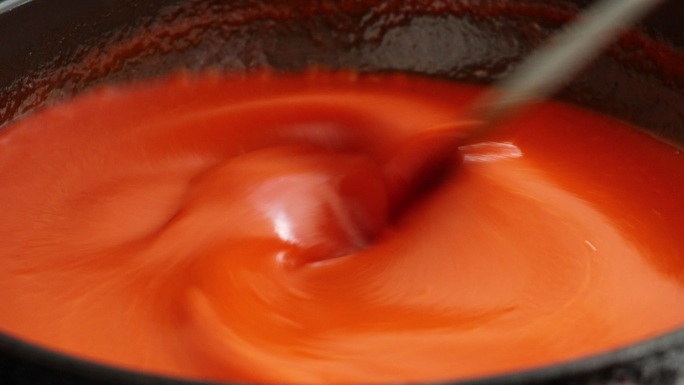 熬制酱料 番茄酱