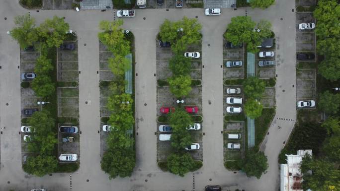 航拍现代城市生态停车场