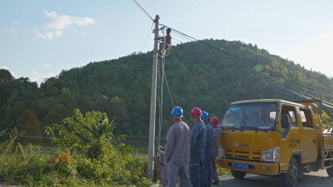 4k山区电力维修抢修电路应急工人西南电力