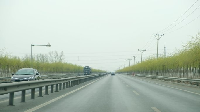 高速公路上行驶