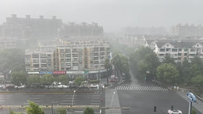 城市雨天空境