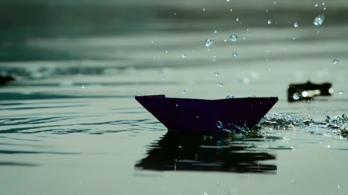 小纸船乘风破浪扬帆起航
