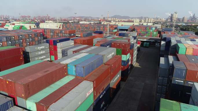 集装箱码头 集装箱堆放贸易 货物运输