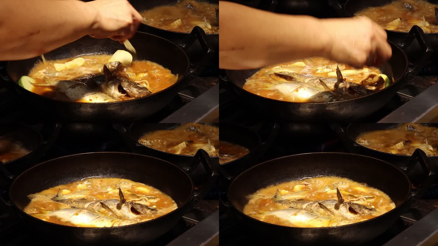 铁锅炖杂鱼