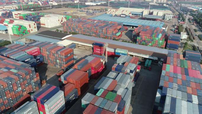 集装箱码头 集装箱堆放贸易 货物运输