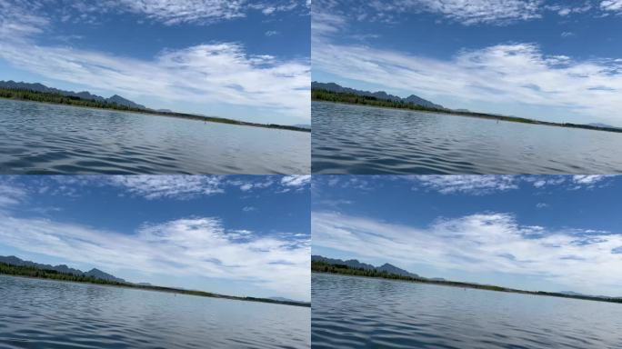 蓝天下的湖泊