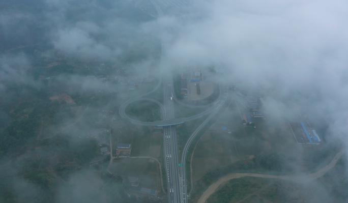 云海中的扶贫高速公路4K航拍