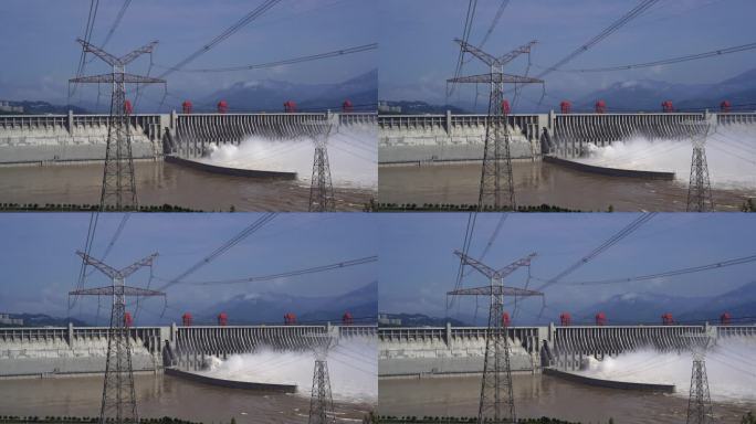 三峡大坝正面的泄洪
