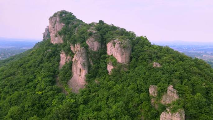 航拍大别山余脉山顶睡佛