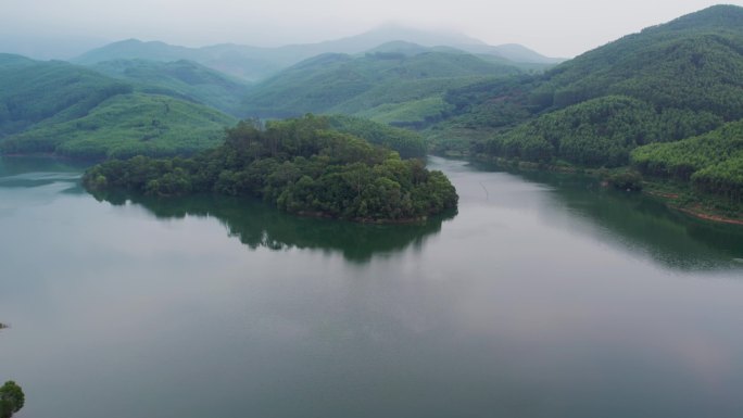 高山湖泊湖心岛水库大坝福建山区高山流水